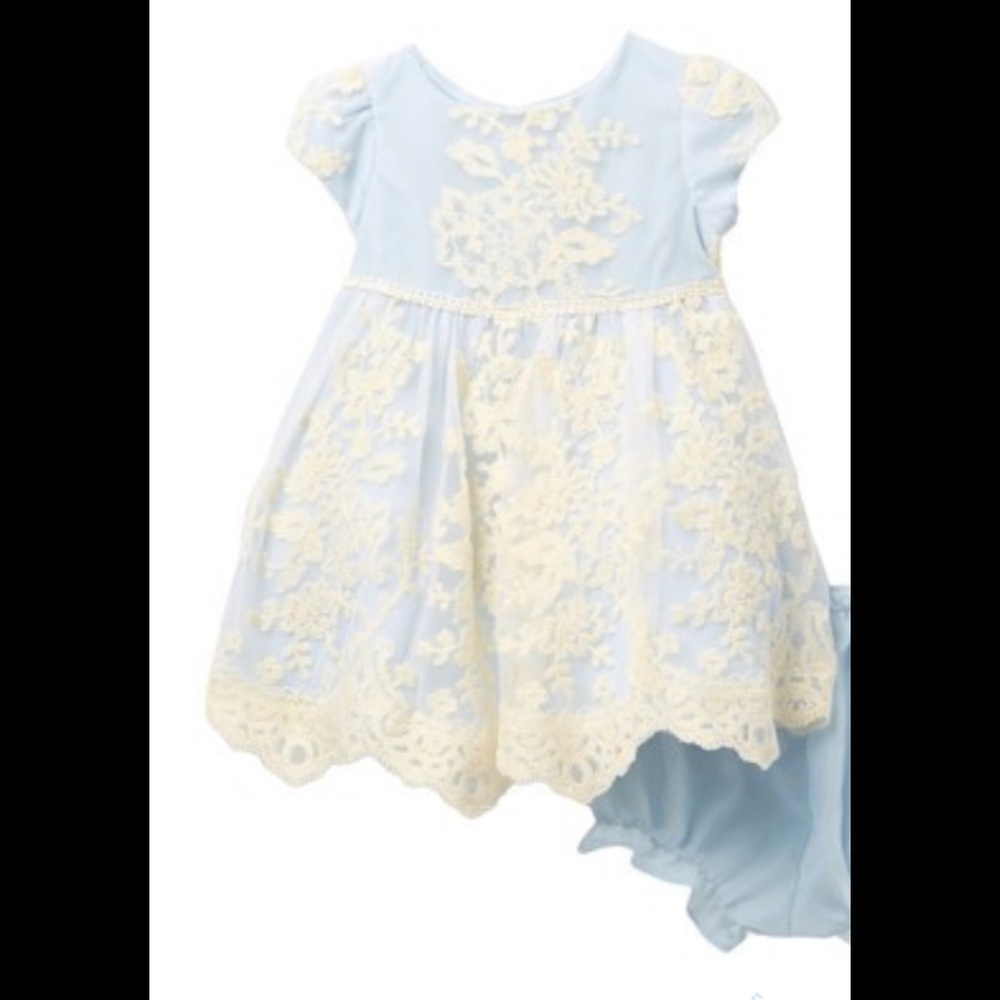 Pippa & Julie
Embroidered Mesh Dress